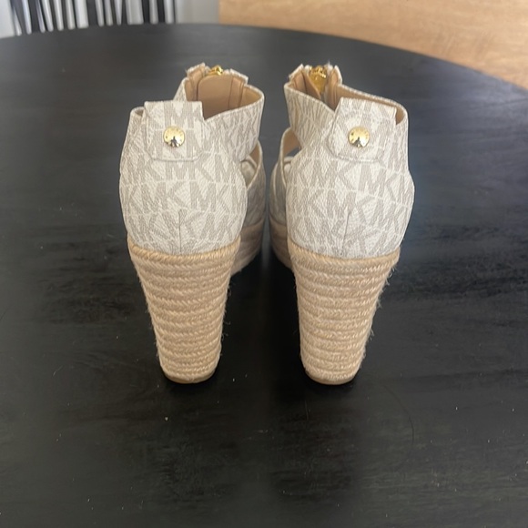 Michael Kors Damita Wedge size 6 - Picture 2 of 3